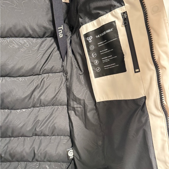 Aritzia mid-length Powder parka - Picture 13 of 16